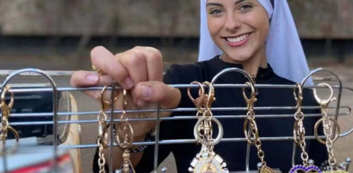 Freira que chamou a atenção pela beleza já foi miss e hoje leva vida discreta; conheça