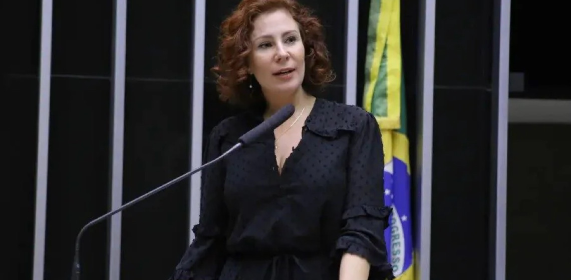 Zambelli diz que deixou o Brasil após ser condenada à prisão e afirma que não voltará