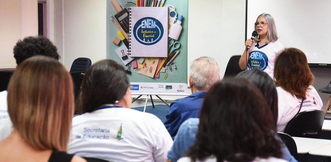 Aulas gratuitas preparam alunos com necessidades especiais para o Enem