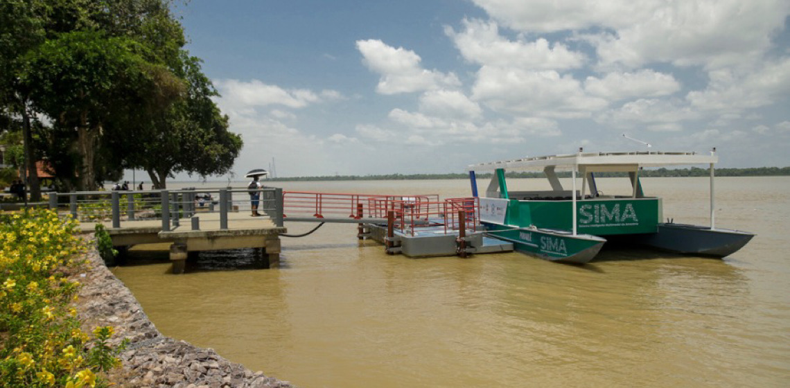 Indígenas da amazônia criam barco movido a energia solar e aposentam diesel