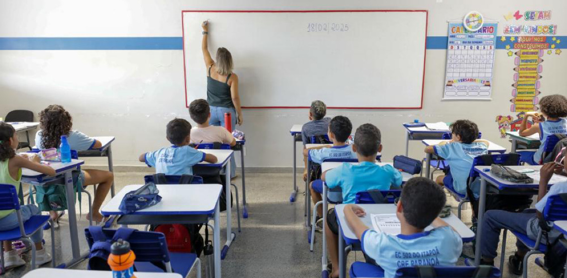 Reajustes salariais, benefícios e novas nomeações na Educação do DF