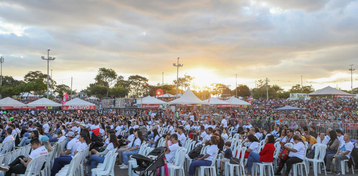 Semana de Pentecostes celebra o Espírito Santo e atrai milhares de fiéis no DF
