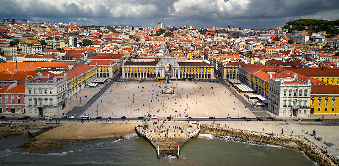 Burocracia e mudanças em legislação deixam imigrantes em limbo em Portugal