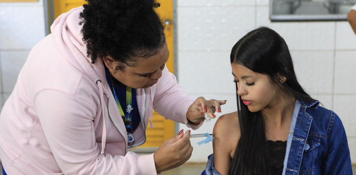 Jovens de 15 a 19 anos têm até sábado para se vacinar contra HPV