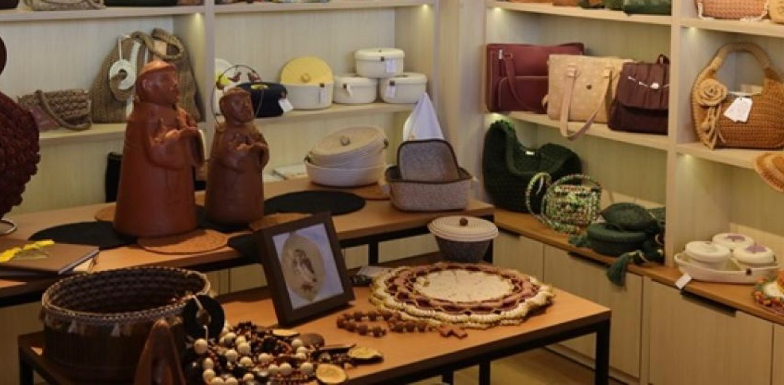 Mulheres artesãs ganham vitrine na Feira da Torre com loja colaborativa