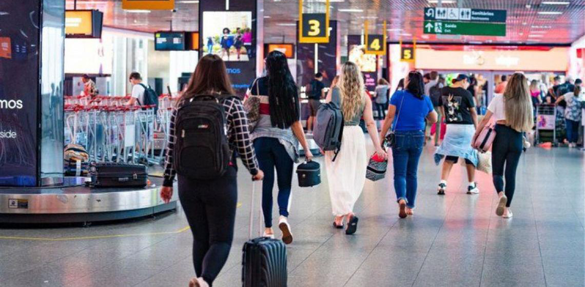 Cerca de 2 milhões de pessoas devem viajar de avião no feriado de Corpus Christi no Brasil