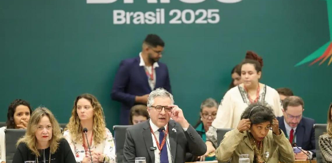 Brasil busca consolidação como polo produtor de vacinas de mRNA com países do BRICS