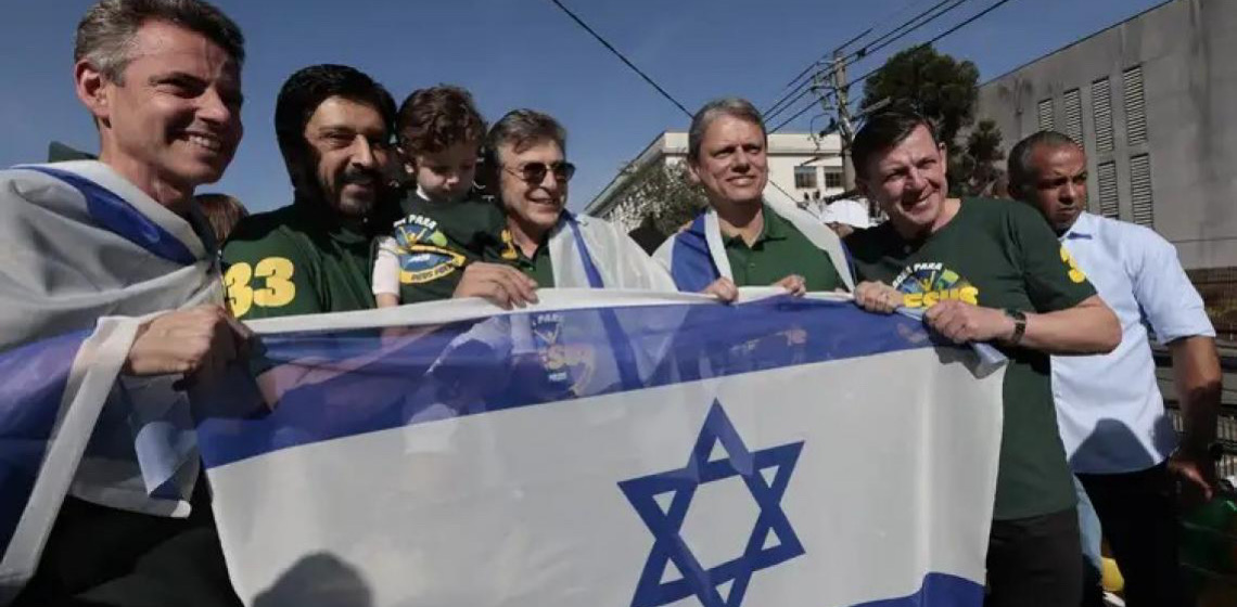Marcha para Jesus mantém tom político com milhares de pessoas em SP