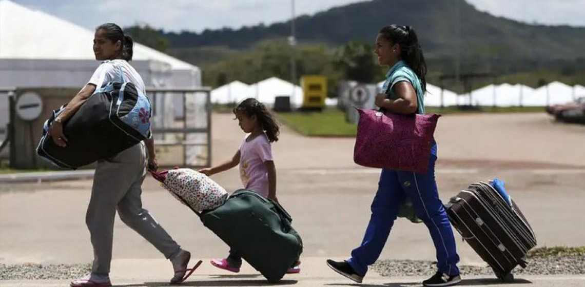 Número de imigrantes no Brasil volta a crescer pela primeira vez desde 1960, mostra Censo 2022