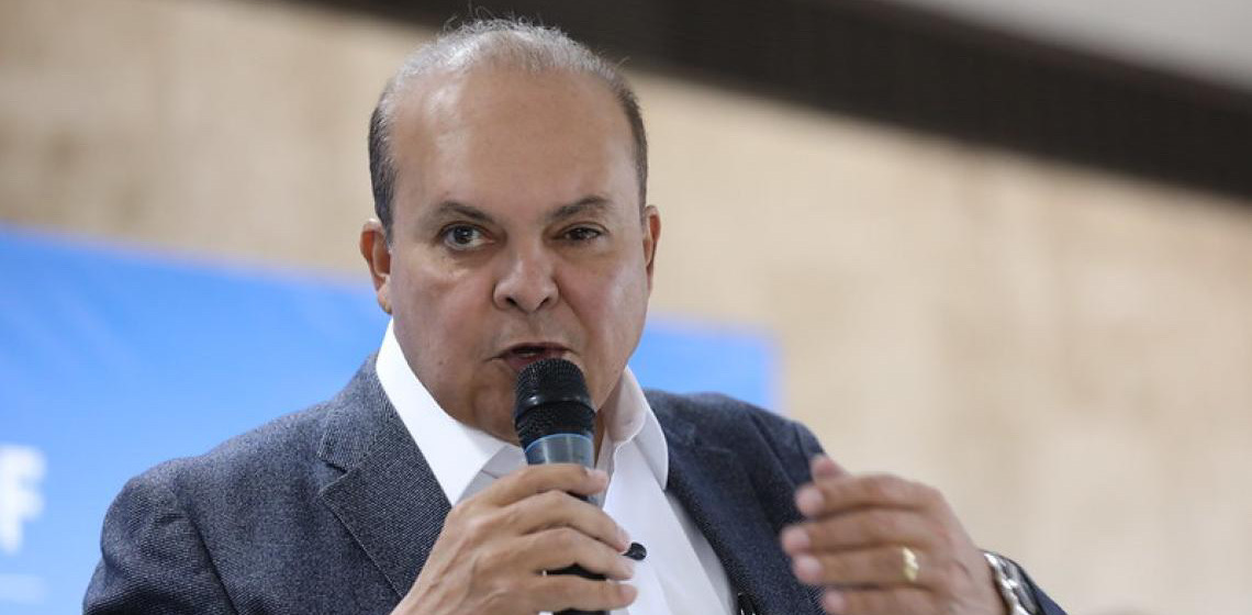 Governo do DF vai construir usina fotovoltaica para atender 400 escolas públicas no DF com energia limpa