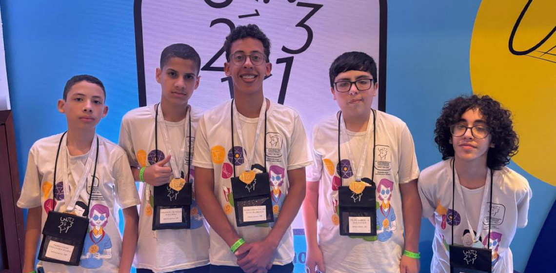 Alunos da rede pública do DF recebem ouro na Olimpíada Brasileira de Matemática