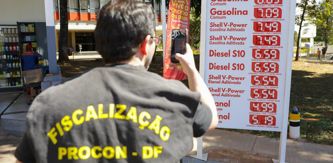 Aumento no preço do litro da gasolina no Distrito Federal é fiscalizado
