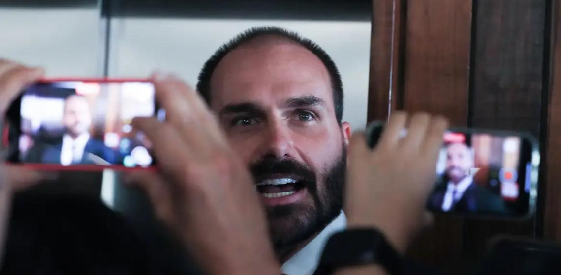 Alexandre de Moraes prorroga inquérito que investiga Eduardo Bolsonaro
