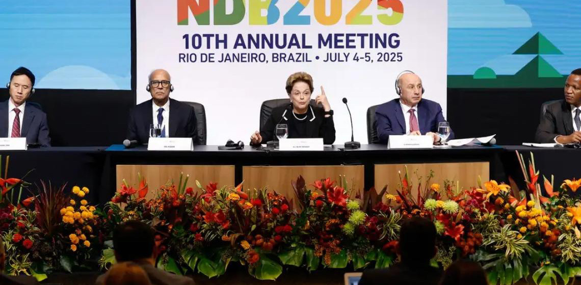 Líderes manifestam apoio a Dilma no comando do banco dos Brics em meio a críticas de gestão