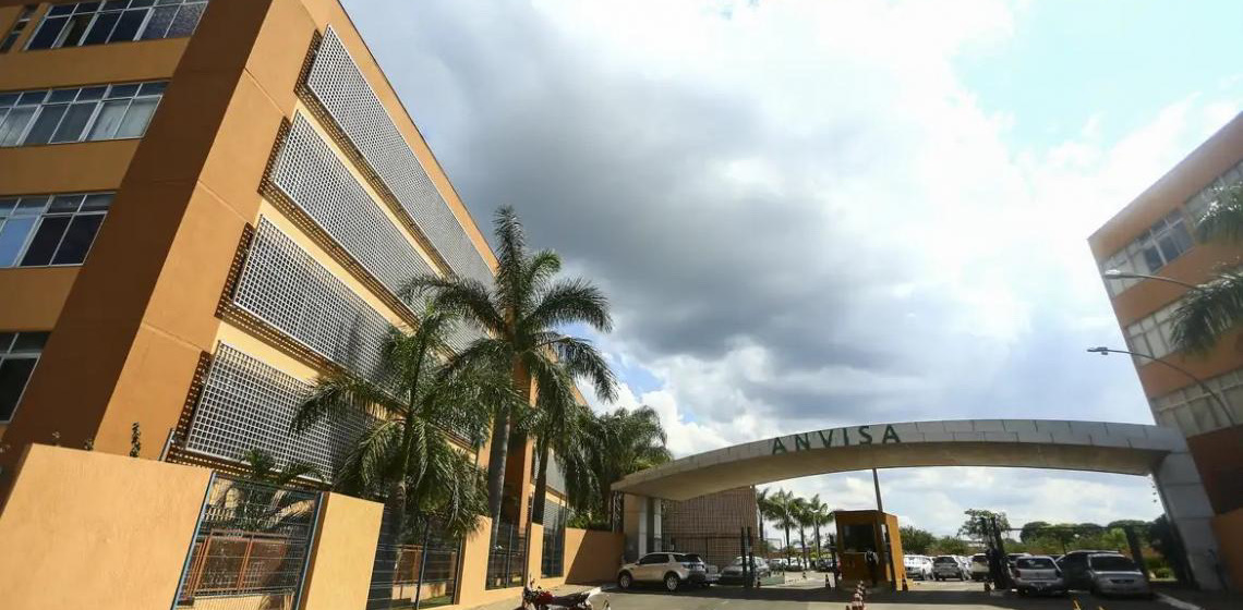 Agência Nacional de Vigilância Sanitária alerta sobre uso do formol como alisante de cabelos