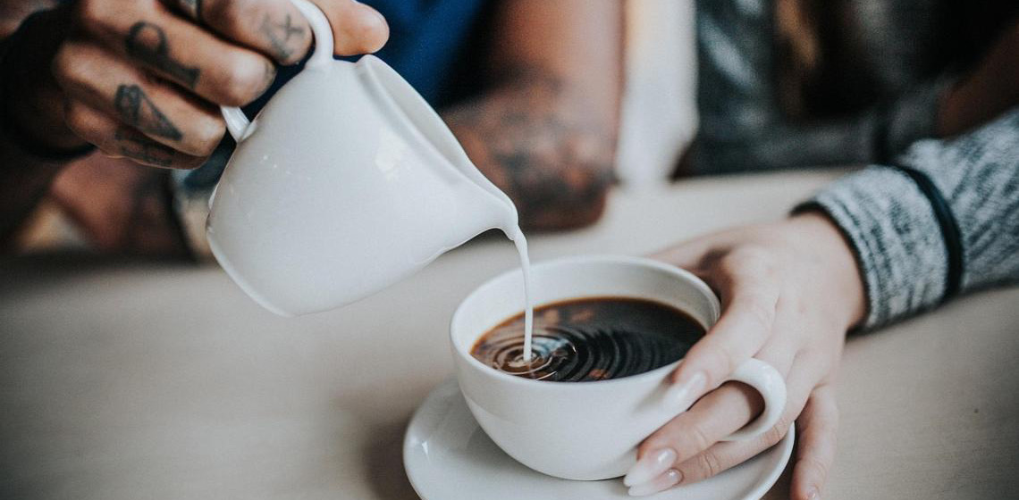 'Coffee party' atrai jovens em busca de estilo de vida mais saudável e festas sem álcool