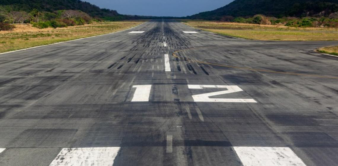 Após aviões atolarem, Anac restringe operações no aeroporto de Fernando de Noronha