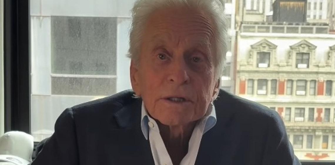 Michael Douglas diz que não pretende voltar a atuar e que teme pela democracia dos Estados Unidos