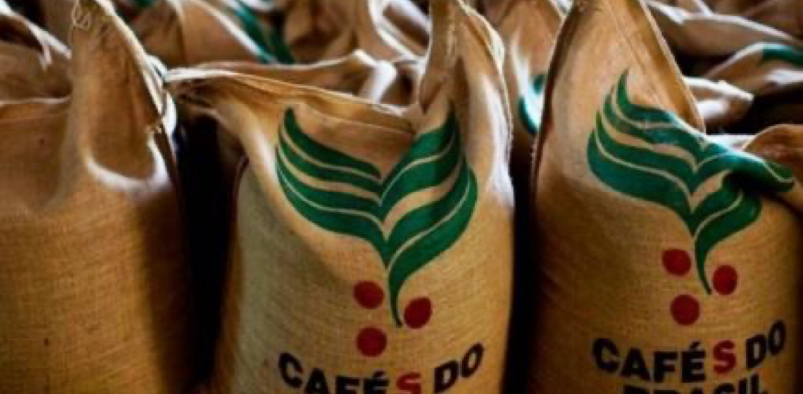 Preço do contrato futuro do café dispara após anúncio de Donald Trump de tarifas de 50% sobre Brasil