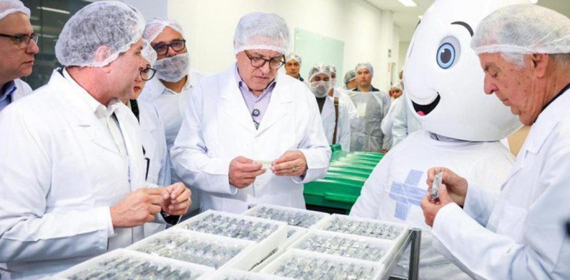 Após 20 anos, Brasil volta a produzir insulina; primeiro lote é entregue