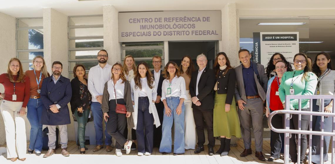 Comitiva internacional conhece trabalho do Governo do DF na aplicação de medicamentos em bebês