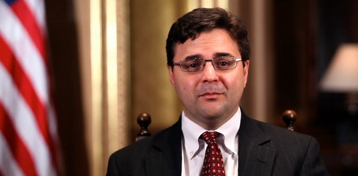 Negociação do tarifaço precisa ocorrer fora do campo político, diz Ricardo Zúñiga
