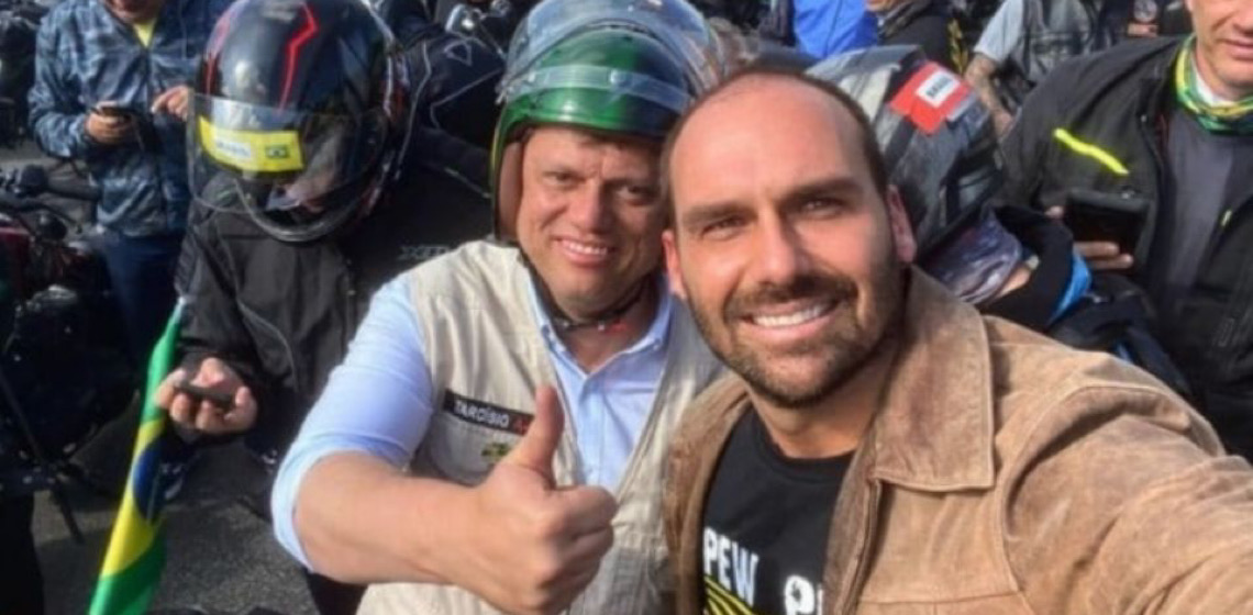 'É um desrespeito comigo', diz Eduardo Bolsonaro ao criticar Tarcísio por negociar com EUA