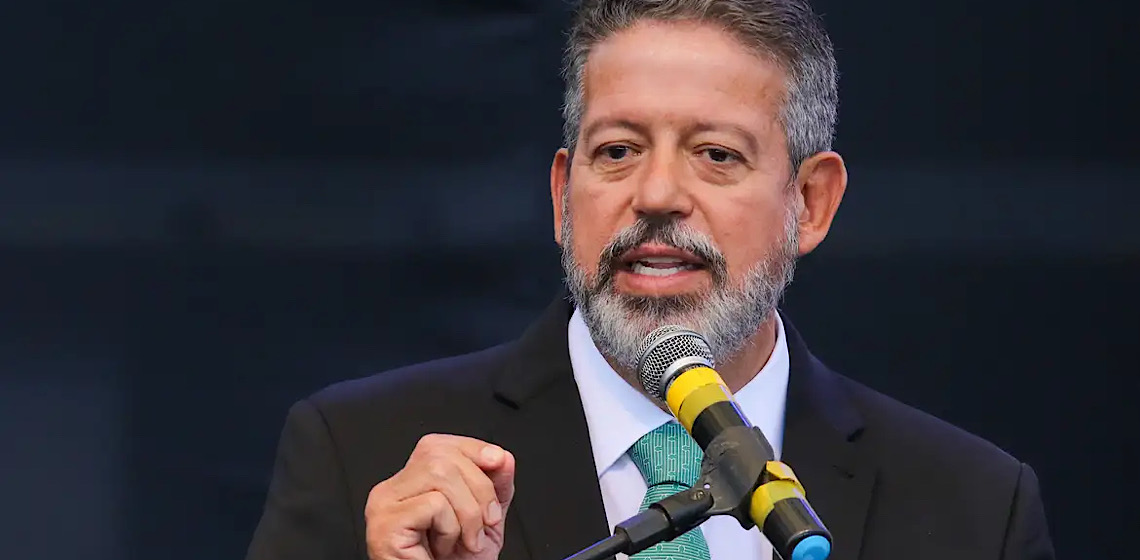 Arthur Lira retoma limitador de 34% para carga tributária nas rendas mais altas