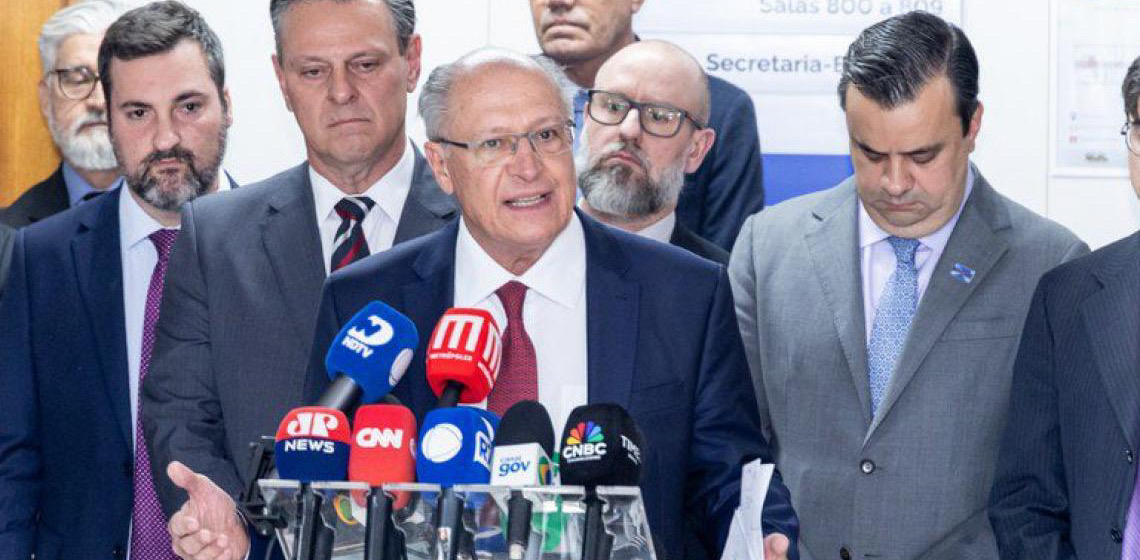 Governo trabalha para resolver questão tarifária com Estados Unidos antes de agosto, diz Alckmin