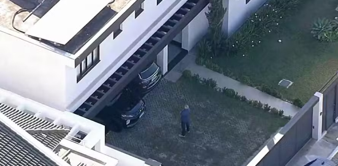 PF apreende na casa de Bolsonaro pen drive e cópia de petição contra Moraes