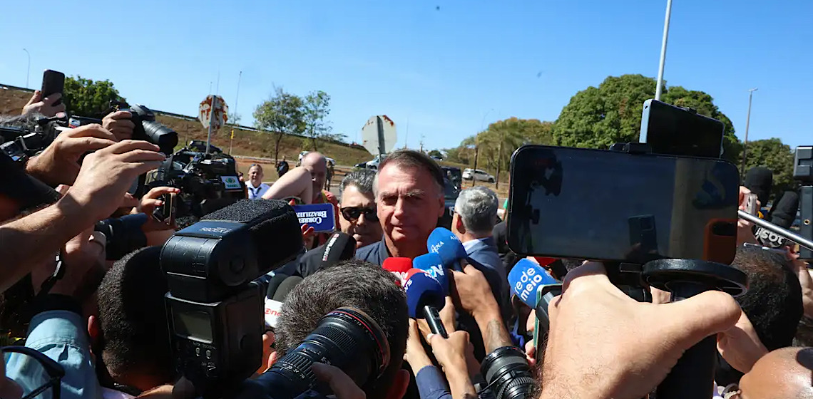 Maioria da 1ª Turma do STF vota por manter cautelares contra Bolsonaro 