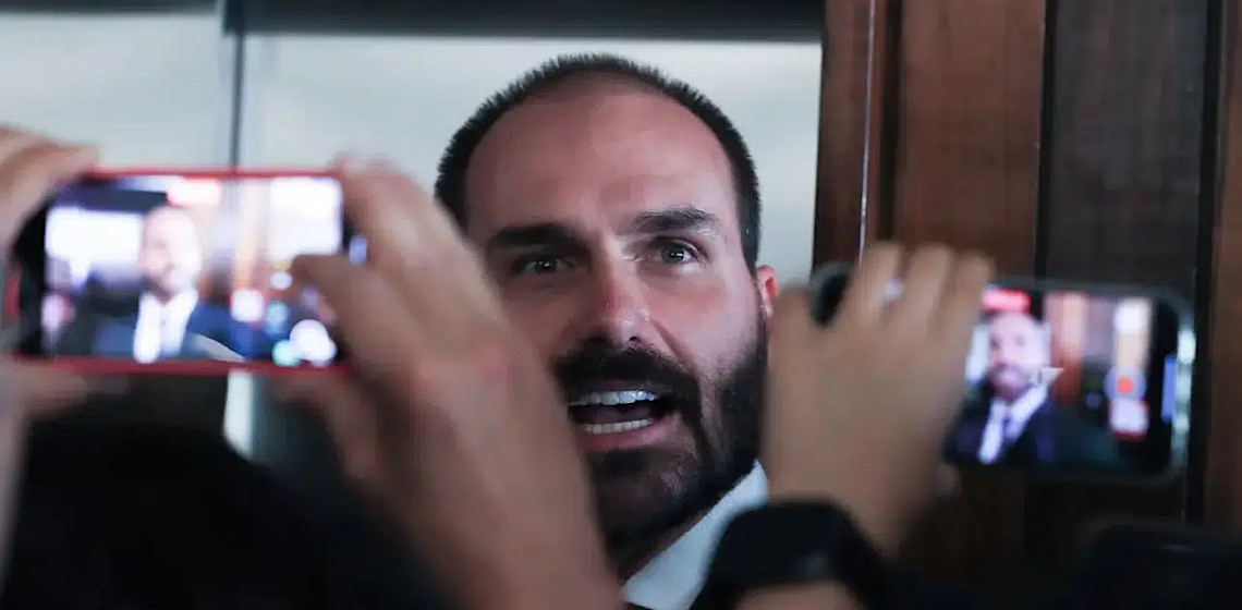 Eduardo intensificou condutas ilícitas após tornozeleira em Bolsonaro, diz Moraes