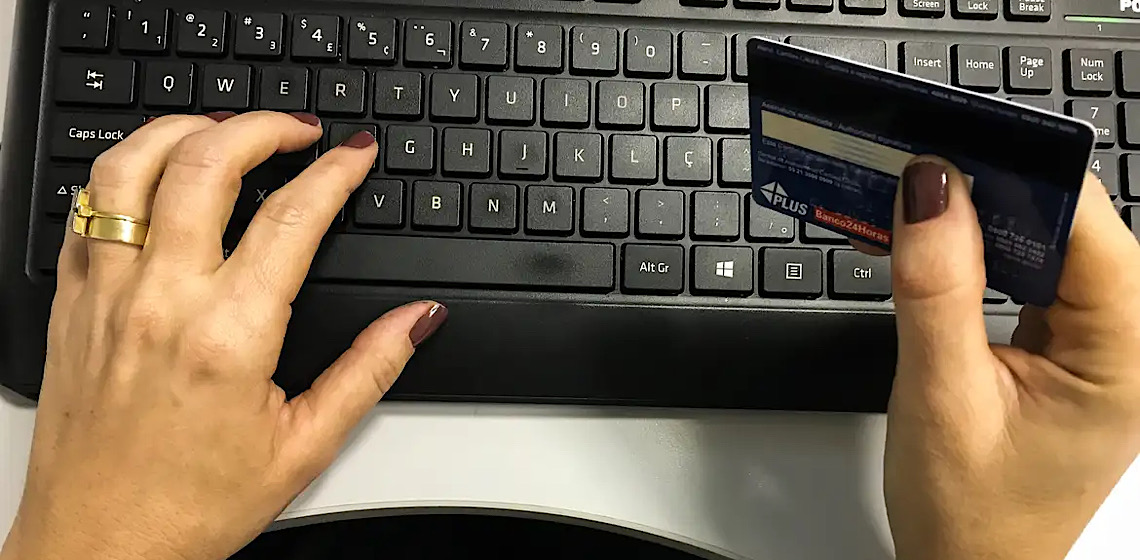 Associação de Vestuário e Calçados pede inclusão de sites dos Estados Unidos em lista de pirataria 