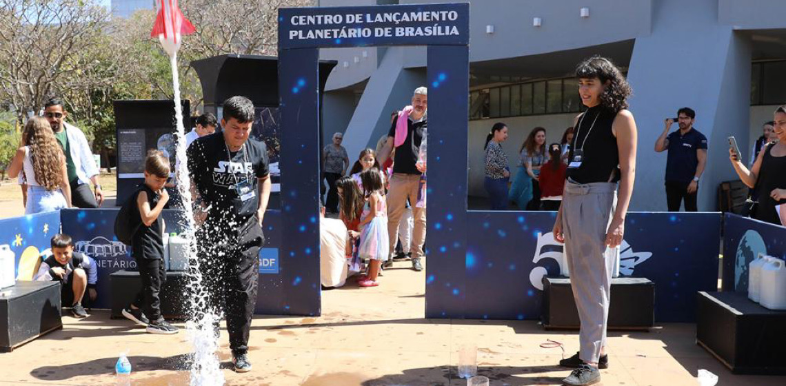 Férias espaciais: Oficinas do Planetário de Brasília despertam curiosidade científica em crianças