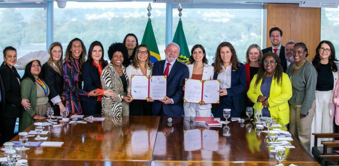 Lula sanciona lei que garante 30% de participação feminina nos conselhos das estatais