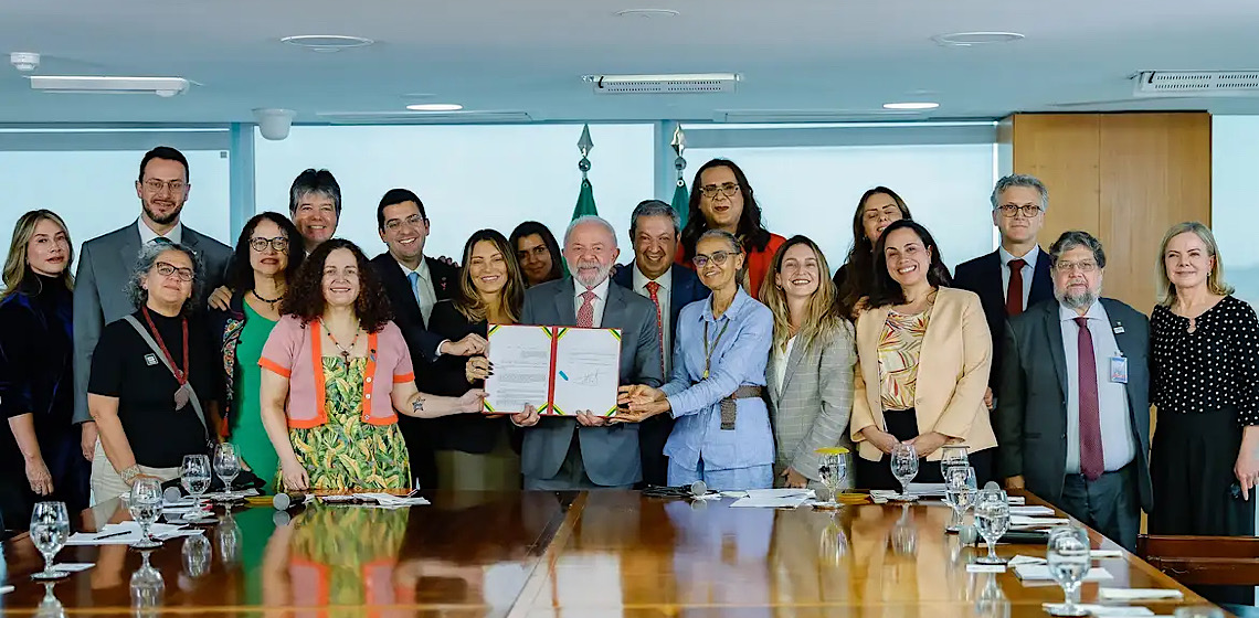 Lei que proíbe uso de animais em testes cosméticos é sancionada por Lula