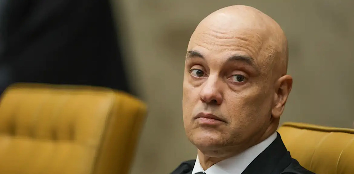 Ministro Alexandre de Moraes decreta prisão de Jair Bolsonaro