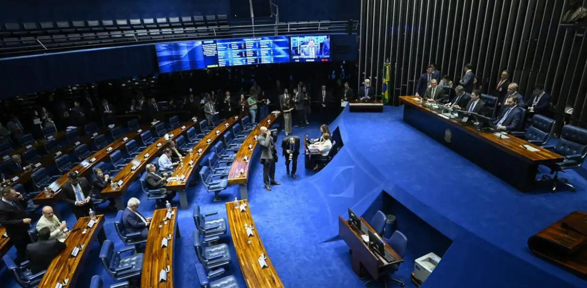 Senado aprova isenção de IR para quem ganha até dois salários-mínimos
