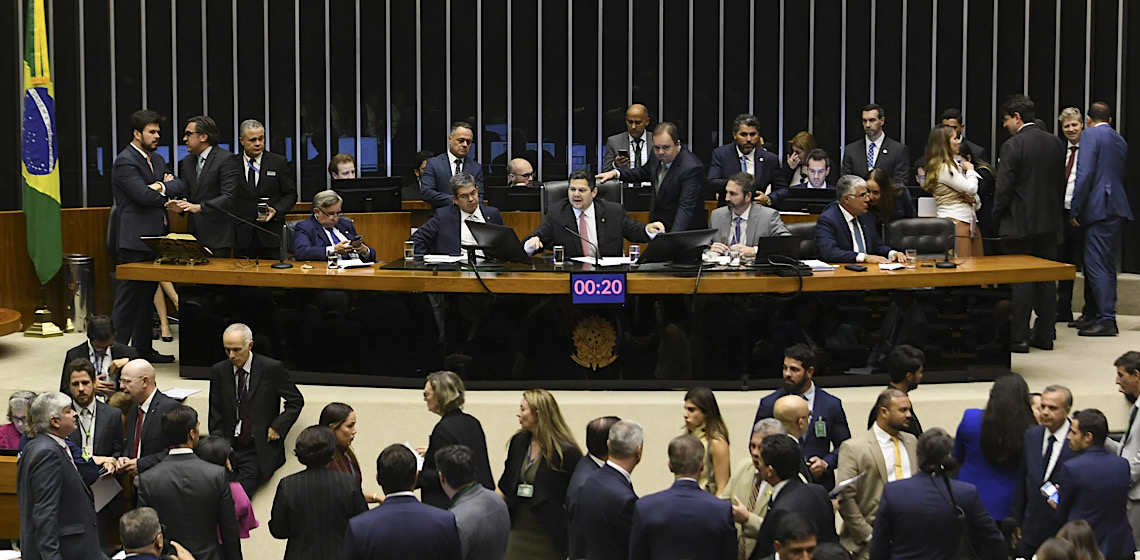 Por Renato Francisquini: A quem representam? O Parlamento e o impasse da democracia no Brasil