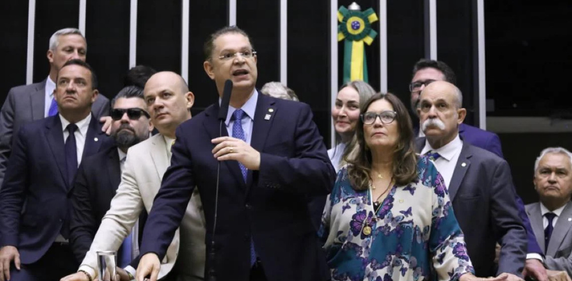 Motim e projeto para mudar foro são nova tática bolsonarista por anistia
