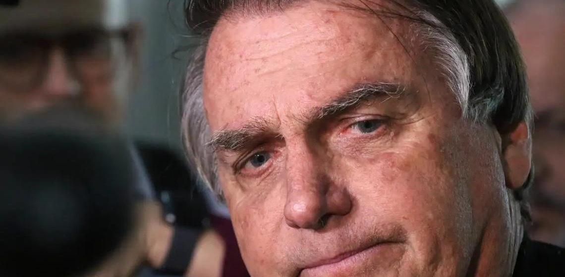 Moraes autoriza Bolsonaro a deixar prisão domiciliar para fazer exames