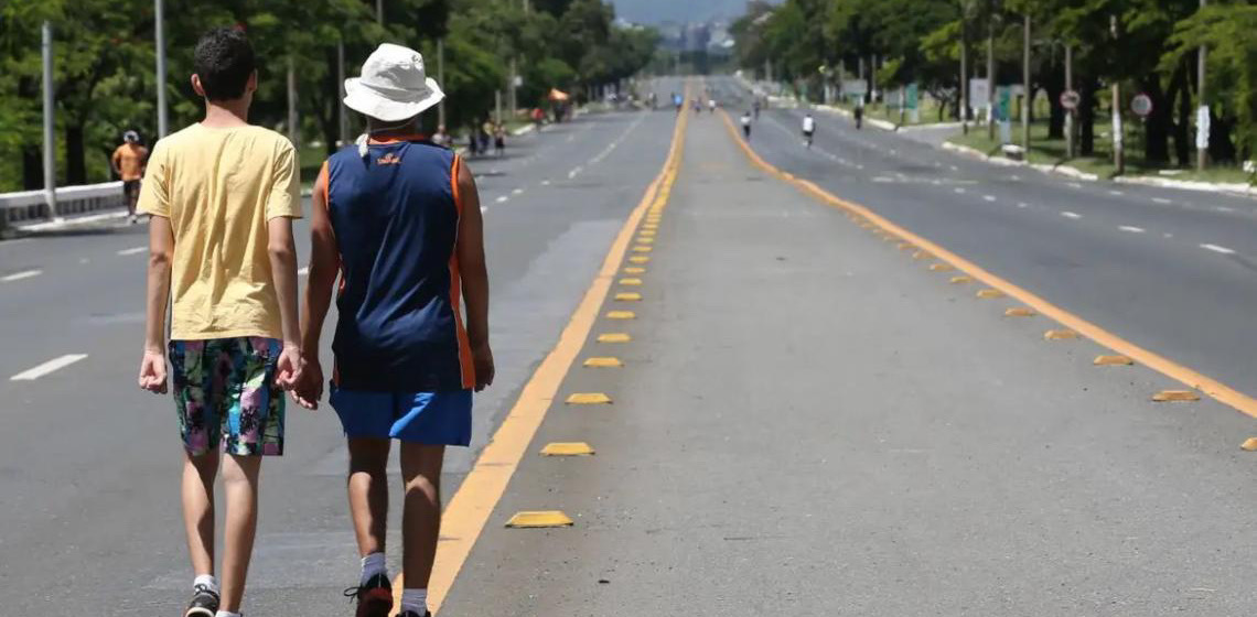 Tempo ao ar livre ajuda a prevenir o surgimento de casos de miopia