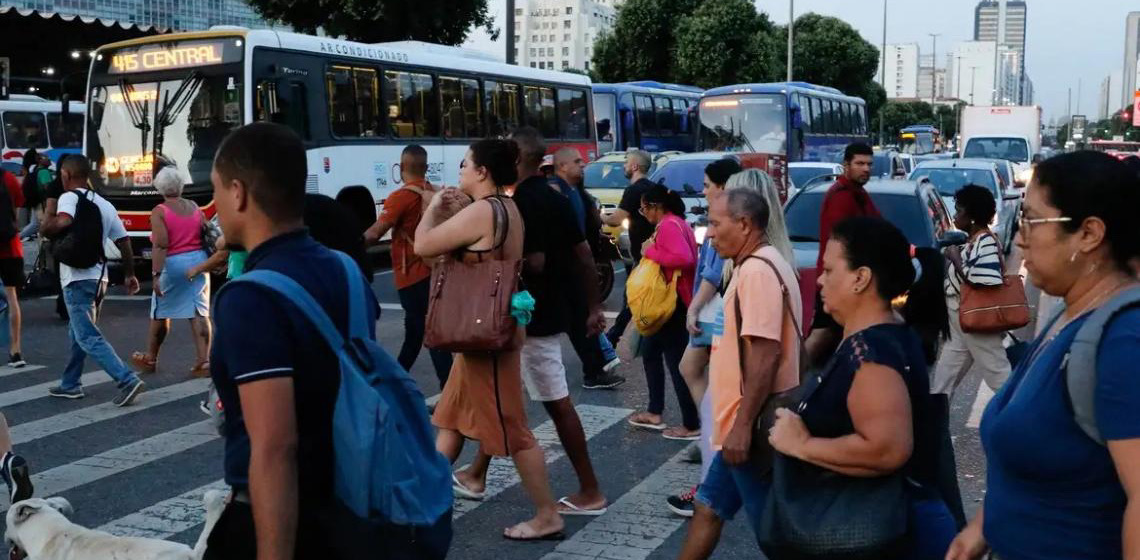 Brasil tem queda na desigualdade em educação, emprego e meio ambiente