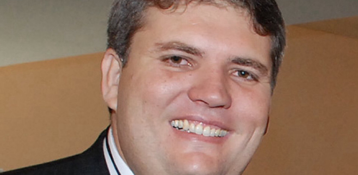 Por João Zisman: Um por um e todos por ele próprio onde só há uma onda de espuma