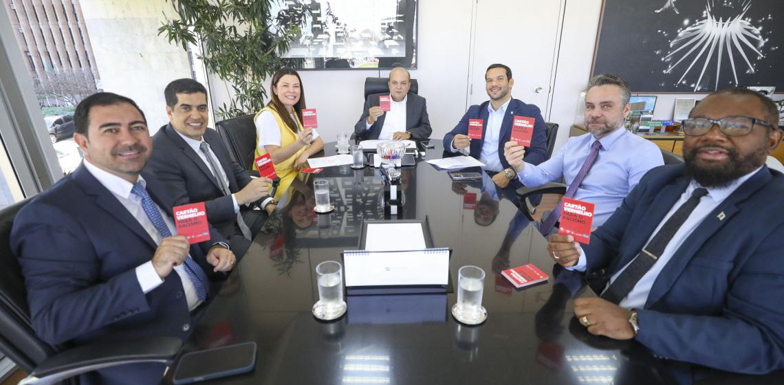 Governo do DF e CBF firmam acordo para levar campanha contra o racismo a todo o país