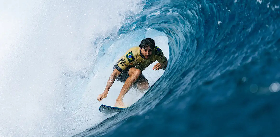 Yago Dora é campeão mundial de surfe profissional 