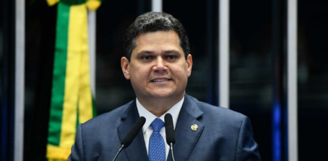 Alcolumbre rejeita anistia para Bolsonaro e diz que votará texto alternativo