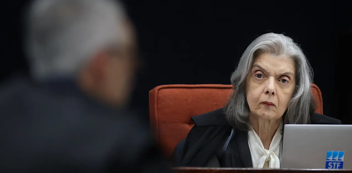 O que está por trás do gesto de Cármen Lúcia no julgamento