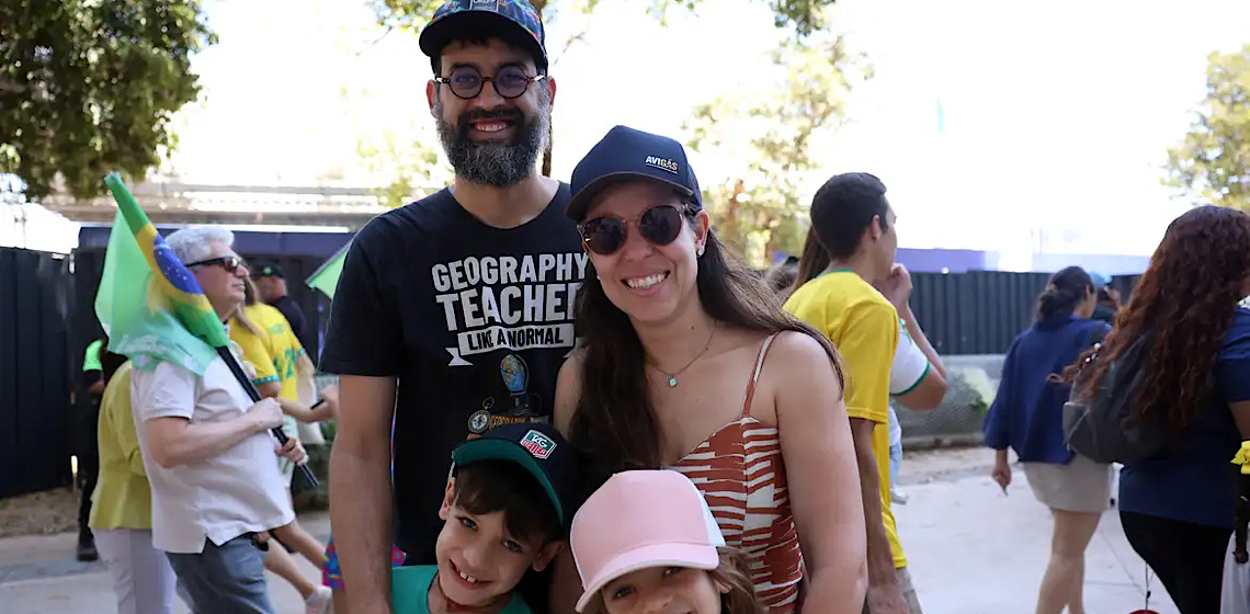 Brasileiros celebram soberania; Curupira e Zé Gotinha desfilaram 