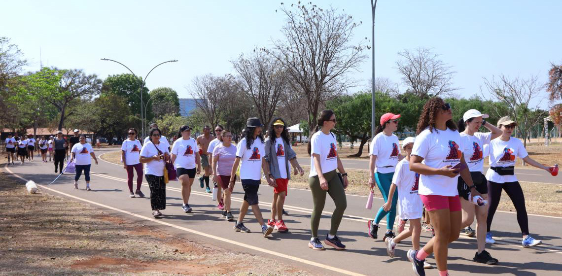 Caminhada reforça alerta sobre tumores ginecológicos no Distrito Federal